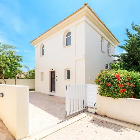 Oriana Villa *